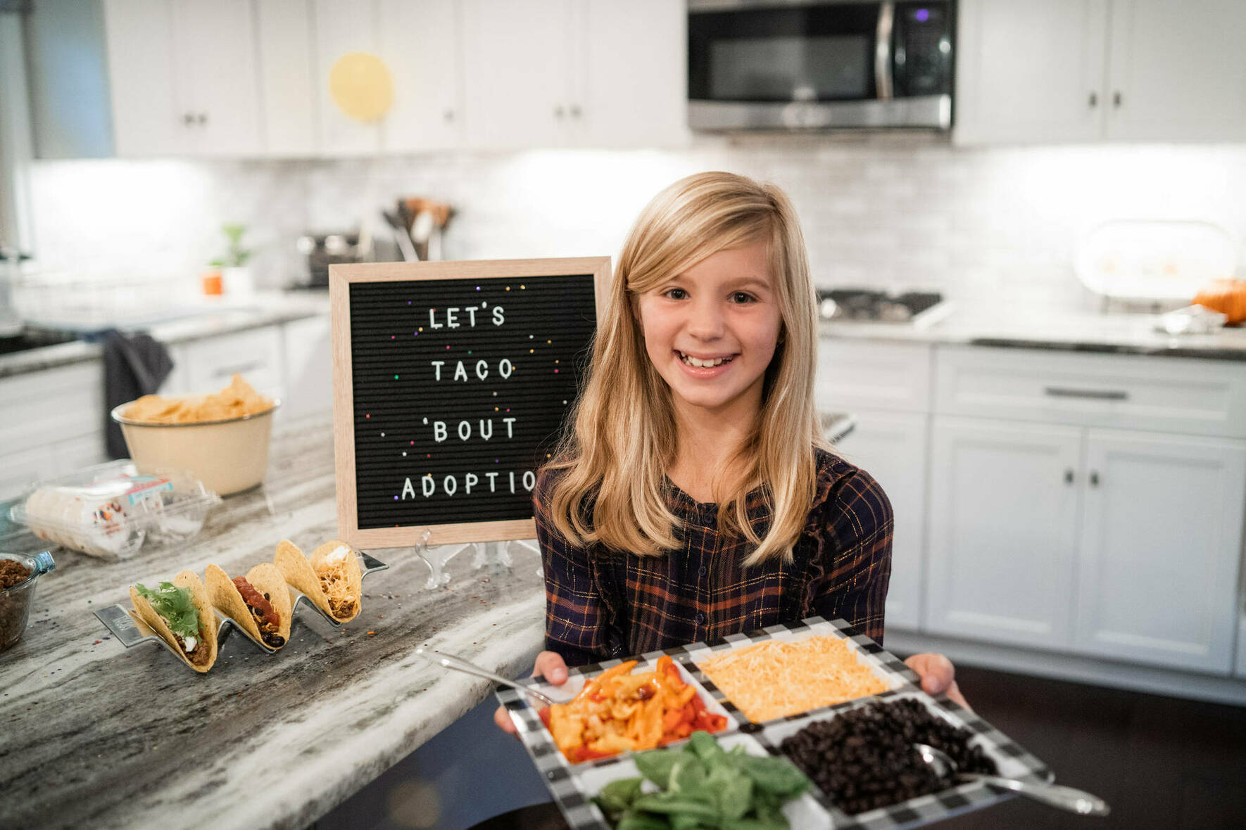 lidia-holding-food